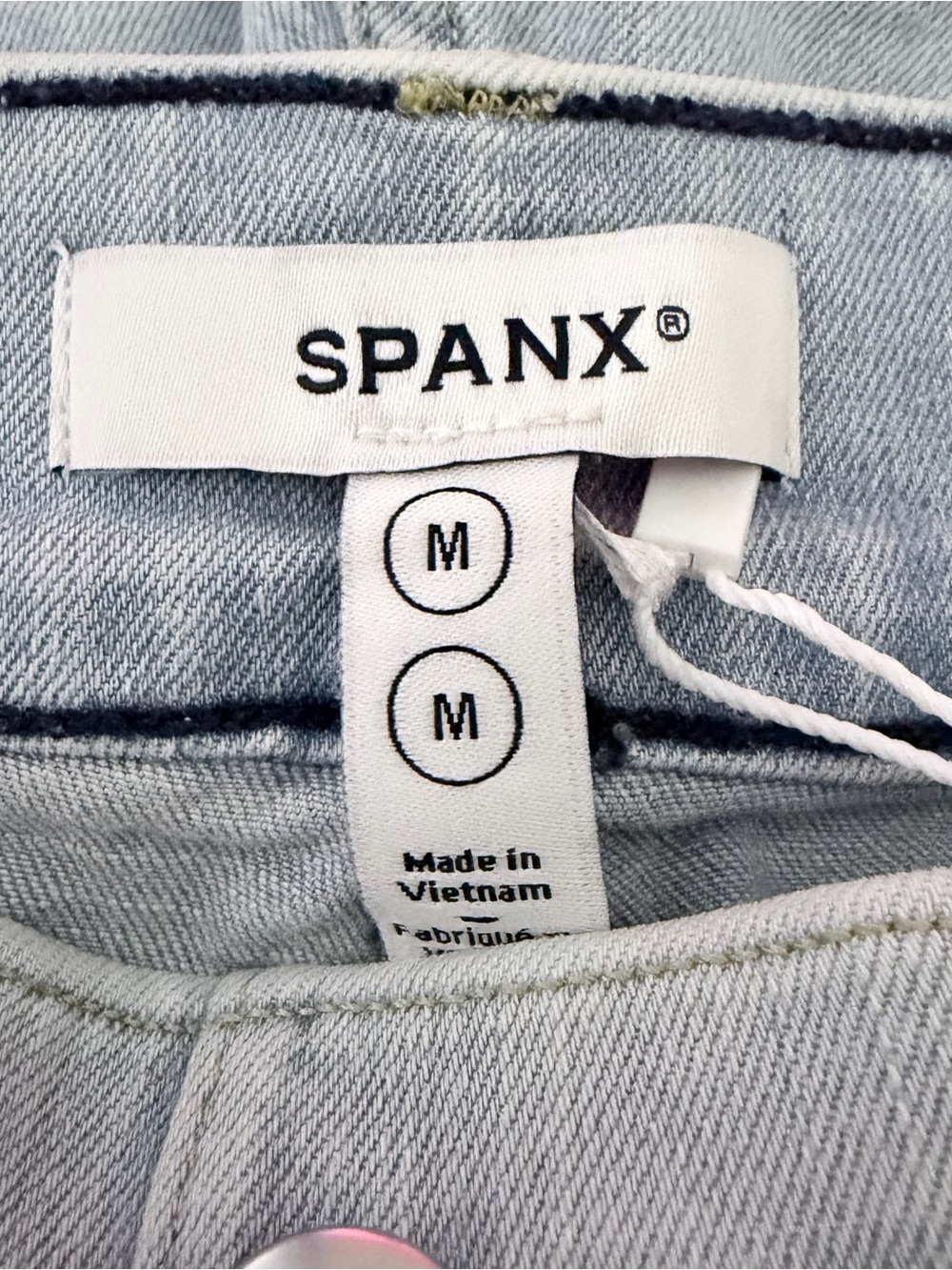 Spanx High-Waist Pull-On 7” Denim Shorts in‎ Turner Wash Small NWT - Picture 6 of 8